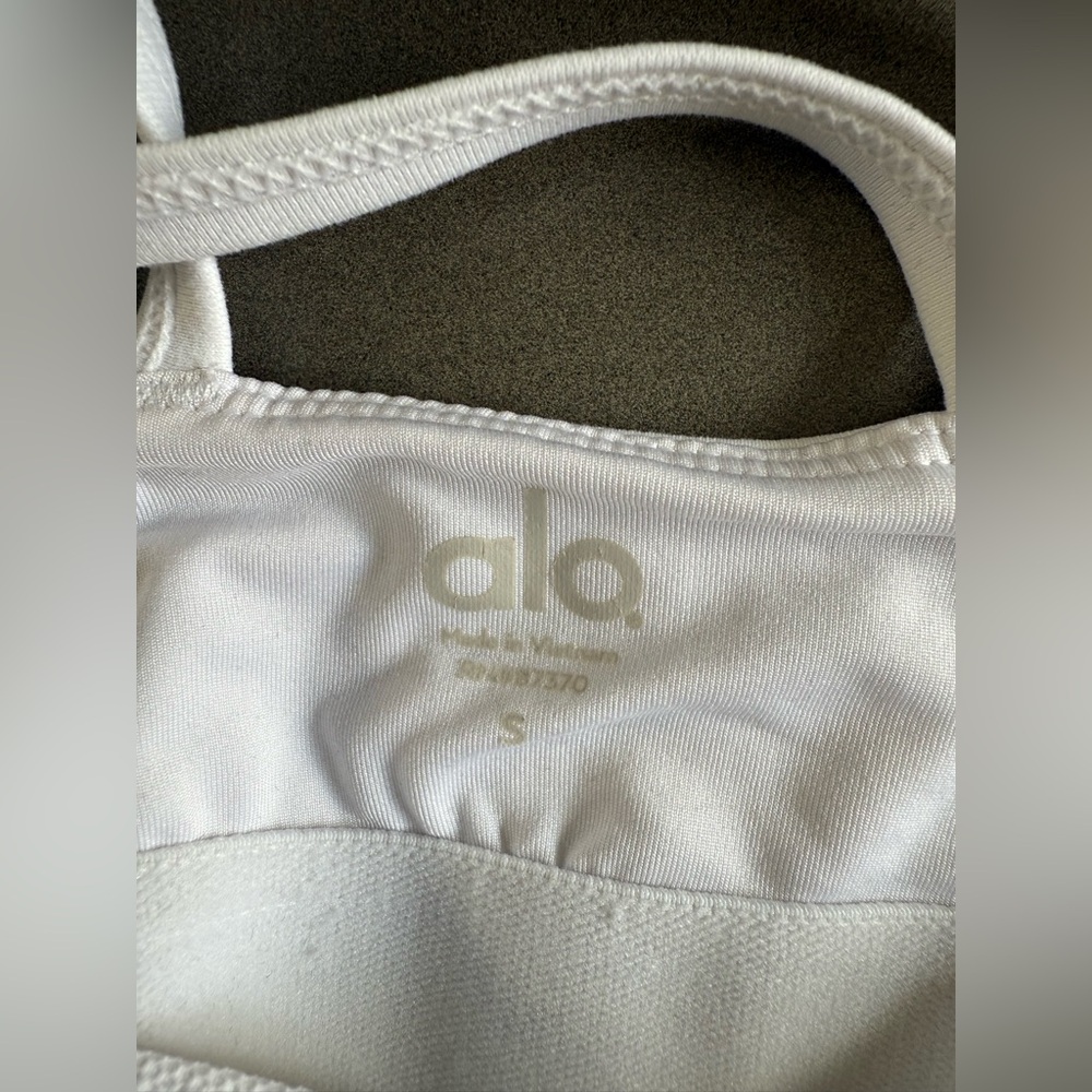 Alo Yoga White Mesh Built-In Bra Tank Top – Size XS - Picture 5 of 7